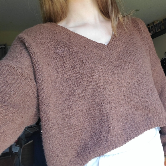 Brown Hollister v neck cropped sweater - Picture 6 of 6